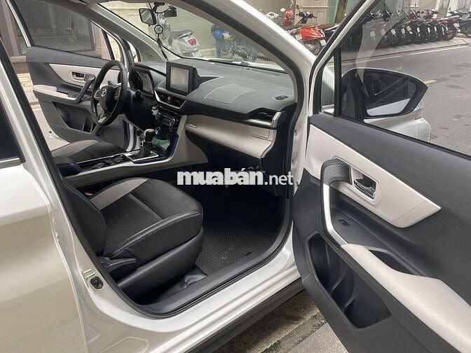 Toyota Veloz Cross 2022 đăng ký lđ 2023 như mới