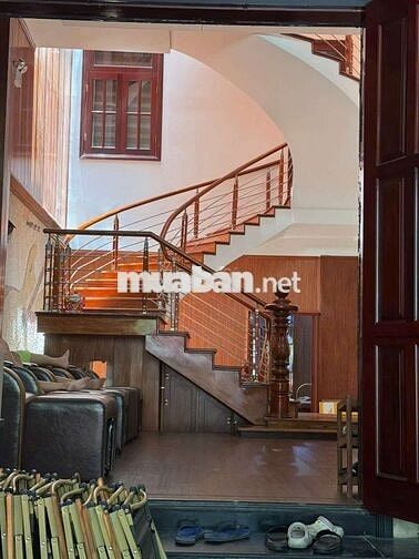 Cần cho thuê nhà mt đường Dương Đình Nghệ 4p căn hộ+mb kd spa