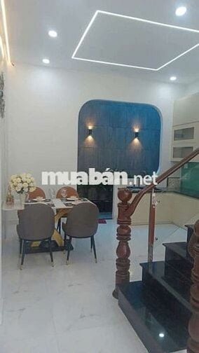 Nhà Phố Ngay Chợ Đúc 2 Lầu DT: 4,6m x 11,5 Đường TL16