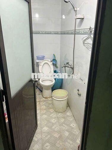 Nhà 1 lầu 2 phòng ngủ.gần chợ liên khu 5-6