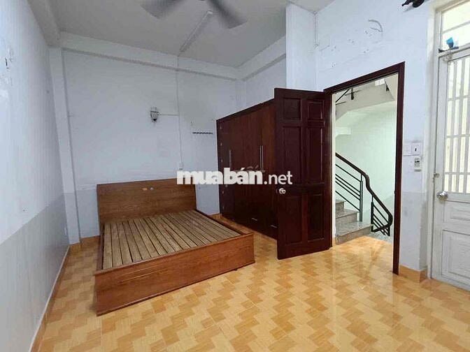 CHO THUÊ NHÀ 2 LẦU NGAY VINCOM THỦ ĐỨC 4PN 3WC Ở GIA ĐÌNH VĂN PHÒNG
