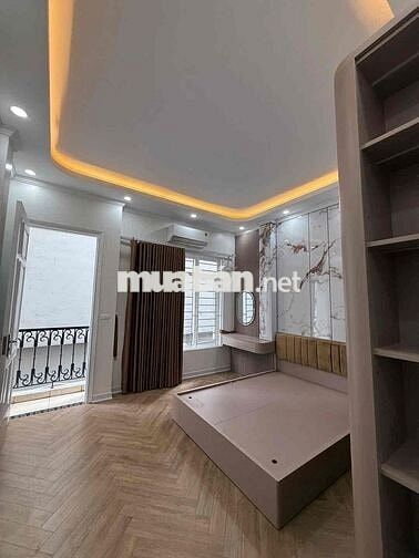 Bán nhà ngõ thông kd Nguyễn Khang 40m 6 tầng ô tô vào nhà giá 17.9