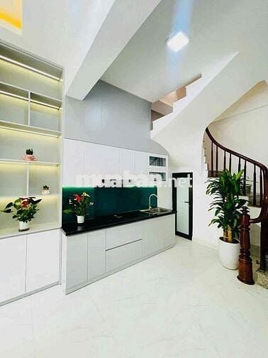 Bán nhà ngõ Hoa Bằng 31m 5 tầng 2 nhà ra phố giá 7.95 tỷ