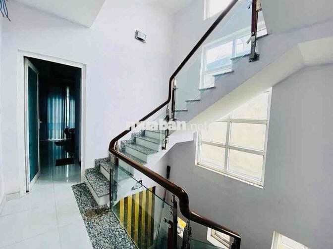 BÁN NHÀ MẶT PHỐ - 72m2 - 4 Tầng Đúc BTCT - P. Thới An Q12 - Nhà Lô Góc