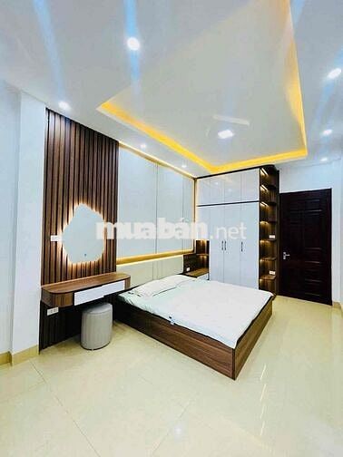 Bán nhà ngõ Hoa Bằng 31m 5 tầng 2 nhà ra phố giá 7.95 tỷ