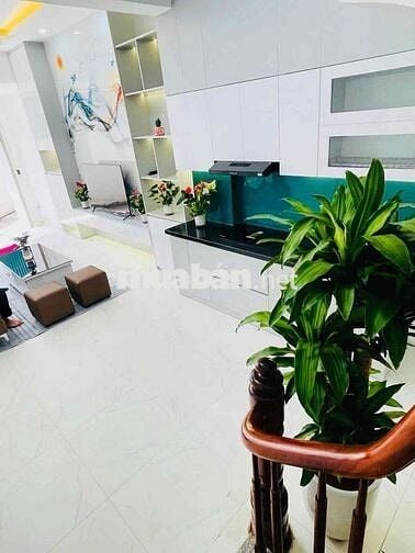 Bán nhà ngõ Hoa Bằng 31m 5 tầng 2 nhà ra phố giá 7.95 tỷ