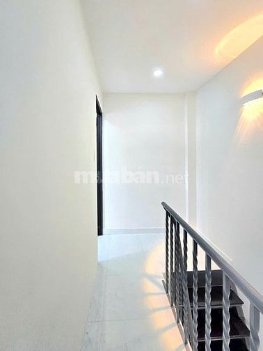 Nhà mới đẹp vào ở liền 1 lầu, cách hẻm xe hơi 10m