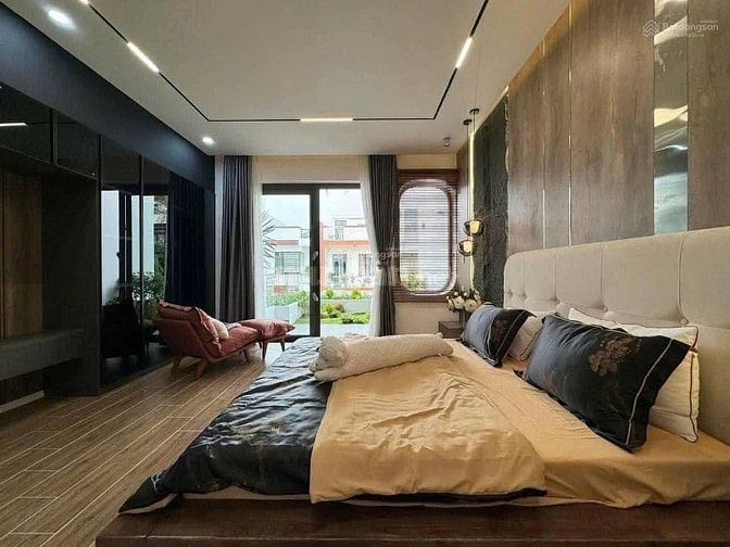 Cô chú lớn tuổi về quê - bán gấp căn nhà Lê Hồng Phong - Quận 10 