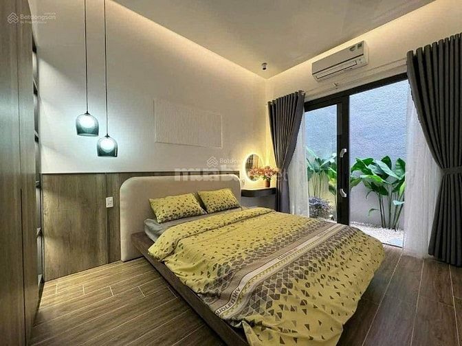 Cô chú lớn tuổi về quê - bán gấp căn nhà Lê Hồng Phong - Quận 10 