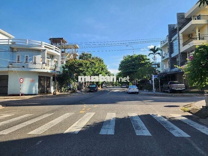 Nhà Mt Phùng Hưng sát Biển giá 8,x tỷ