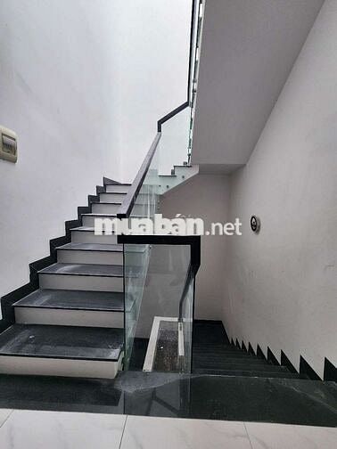 Nhà 3 tầng sát mt Điện Biên Phủ đẹp hiện đại