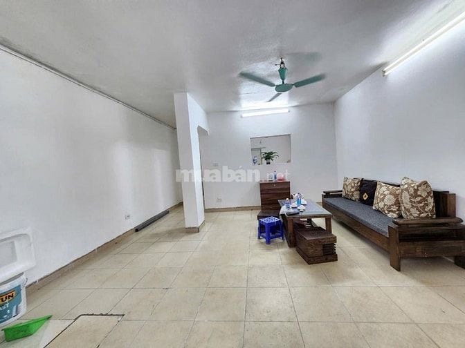 Tập thể tầng 1 ÔTO đỗ cửa 2 mặt ngõ Kinh doanh Mạt tiền 5m 