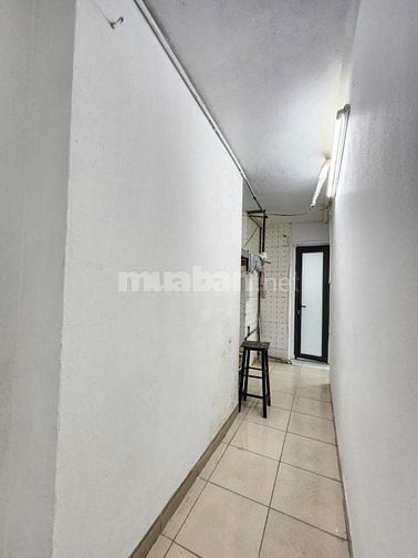 Tập thể tầng 1 ÔTO đỗ cửa 2 mặt ngõ Kinh doanh Mạt tiền 5m 