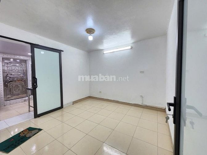 Tập thể tầng 1 ÔTO đỗ cửa 2 mặt ngõ Kinh doanh Mạt tiền 5m 