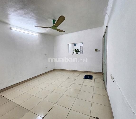 Tập thể tầng 1 ÔTO đỗ cửa 2 mặt ngõ Kinh doanh Mạt tiền 5m 