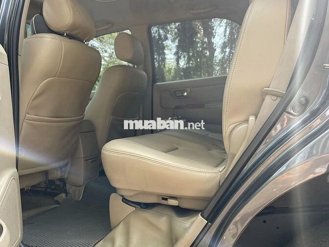 Toyota Fortuner 2010 máy xăng số tự động