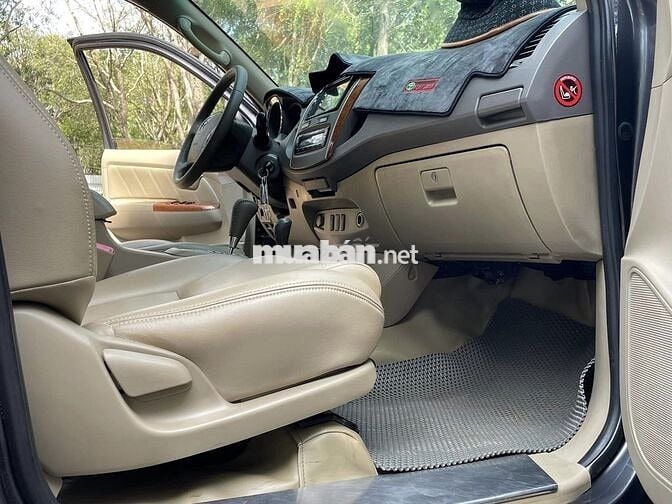 Toyota Fortuner 2010 máy xăng số tự động