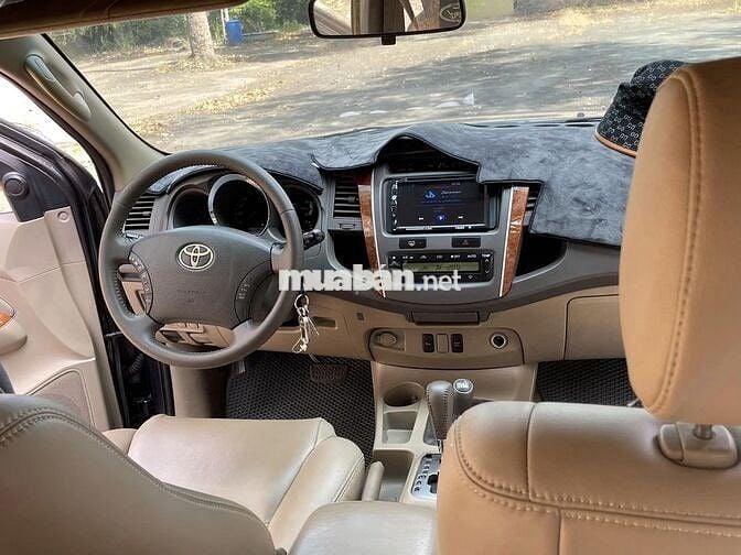 Toyota Fortuner 2010 máy xăng số tự động