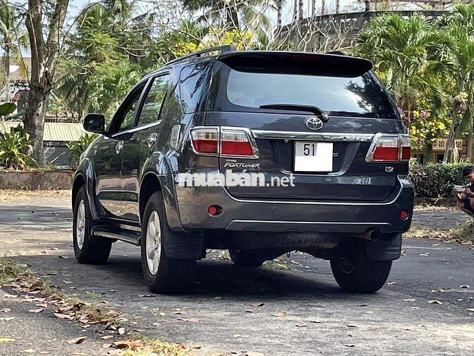 Toyota Fortuner 2010 máy xăng số tự động