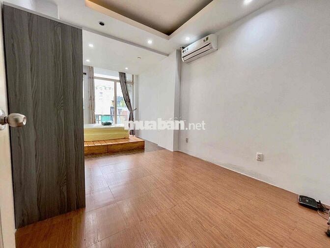 Chính Chủ Cho Thuê Phòng Ban Công Ngay Cầu Bông - 35m2