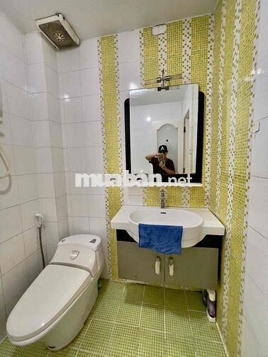 Chính Chủ Cho Thuê Phòng Ban Công Ngay Cầu Bông - 35m2