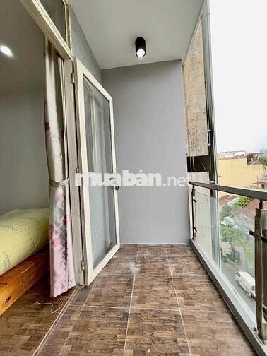 Chính Chủ Cho Thuê Phòng Ban Công Ngay Cầu Bông - 35m2