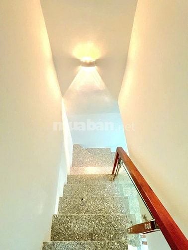 NHÀ ĐẸP - 1 LẦU,, MỚI HOÀN THIỆN - XE HƠI  CHẠY TỚI SÁT NHÀ