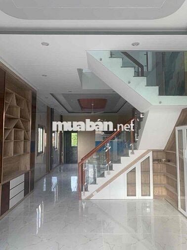 Bán Nhà Phố 168m2 ở Khu Công Nghiệp Cầu Tràm. Gần Chợ Bình Chánh.