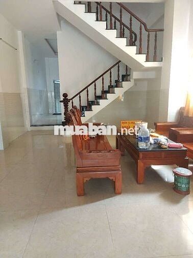 Nhà ở mặt tiền đường nay ngã 5