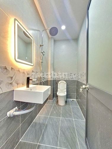 BÁN NHÀ TO ĐÙNG - XÂY MỚI 100% - GẦN LỘ HUỲNH TẤN PHÁT
