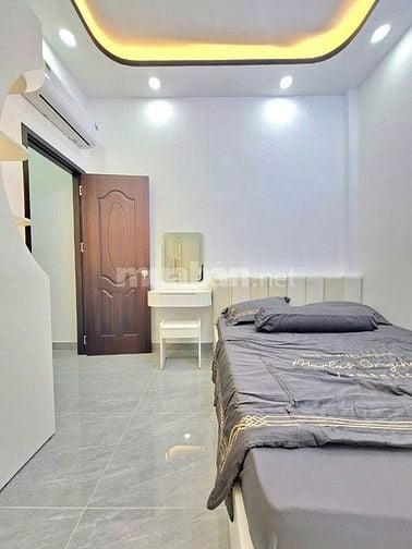 BÁN NHÀ TO ĐÙNG - XÂY MỚI 100% - GẦN LỘ HUỲNH TẤN PHÁT