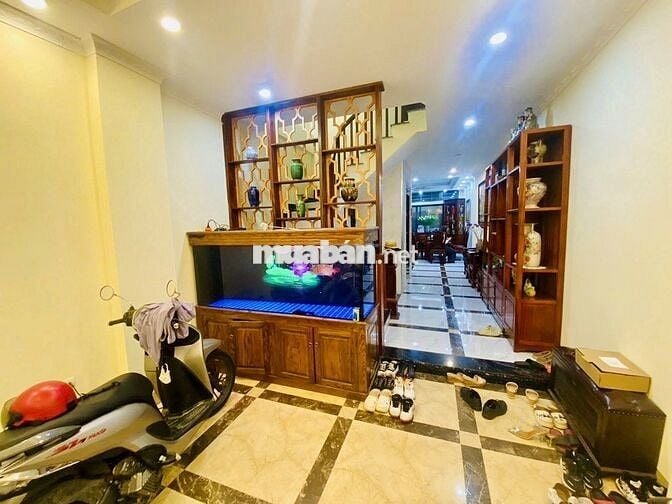 Bán Nhà Hồng Tiến - Ô tô - 2 Thoáng - Tặng full NT gỗ hiếm gần 2 Tỷ