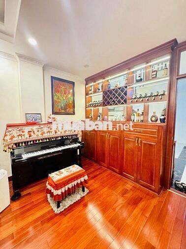 Bán Nhà Hồng Tiến - Ô tô - 2 Thoáng - Tặng full NT gỗ hiếm gần 2 Tỷ