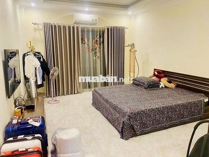 Bán Nhà Hồng Tiến - Ô tô - 2 Thoáng - Tặng full NT gỗ hiếm gần 2 Tỷ
