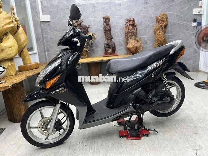 👉Honda Click dàn áo liền lạc, máy bao êm
