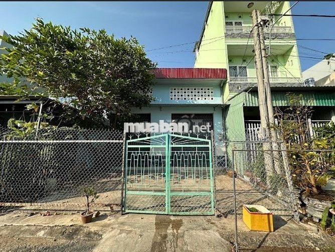 Nhà nguyên căn 54m2 có sân rộng và gác lửng, đường Cô Bắc, Mỹ Bình