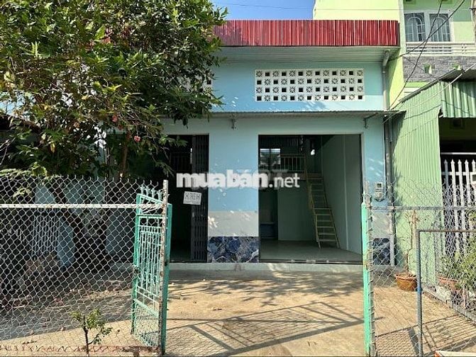 Nhà nguyên căn 54m2 có sân rộng và gác lửng, đường Cô Bắc, Mỹ Bình