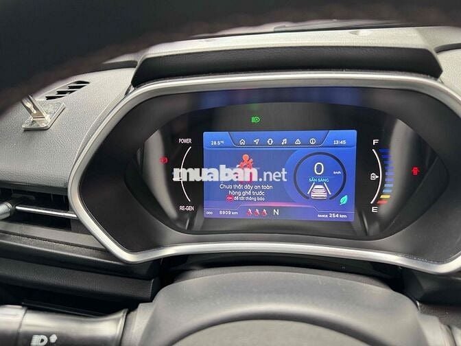 VinFast VFe34 2022 - 8000 km