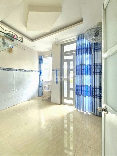 BÁN NHÀ XE HƠI CHẠY NGANG NHÀ