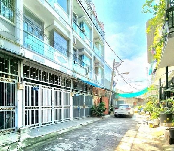 BÁN NHÀ XE HƠI CHẠY NGANG NHÀ