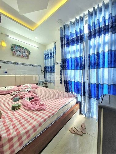 BÁN NHÀ XE HƠI CHẠY NGANG NHÀ