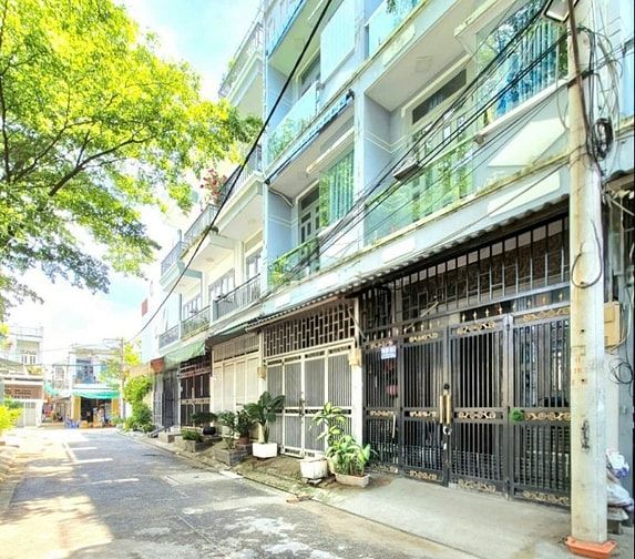 BÁN NHÀ XE HƠI CHẠY NGANG NHÀ
