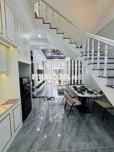 BÁN NHÀ ĐẸP VỊ TRÍ THUẬN TIỆN Ở VÀ KINH DOANH