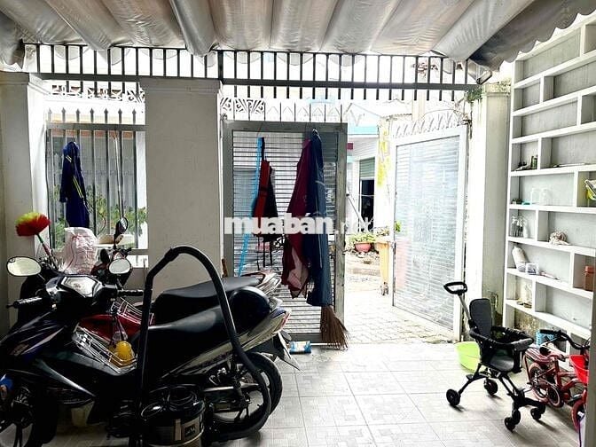 Cần bán nhà 1 trệt 1 lầu , gần chợ Tân Vạn , Bến xe buýt 150