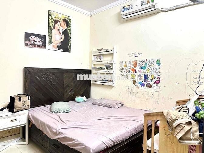 Cần bán nhà 1 trệt 1 lầu , gần chợ Tân Vạn , Bến xe buýt 150