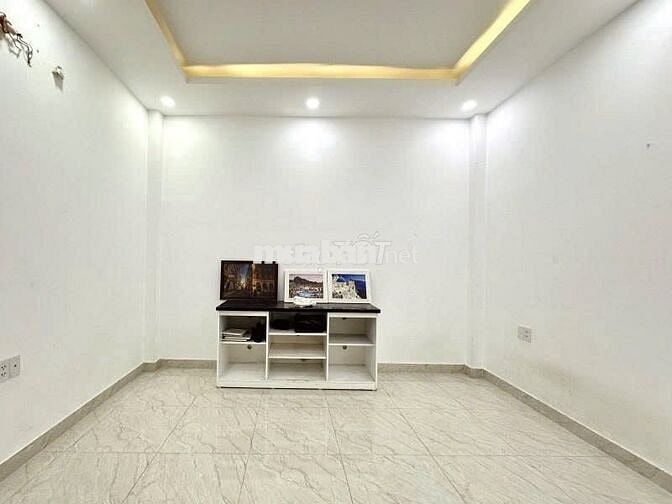 Hiếm Phan Văn Trị 5 tầng 40m2- 4PN nhỉnh 8TY5