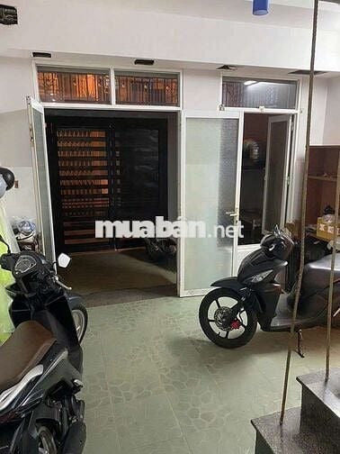 Cho thuê nhà 3 tầng đẹp , 4 phòng ngủ  ở phường 24, Bình Thạnh