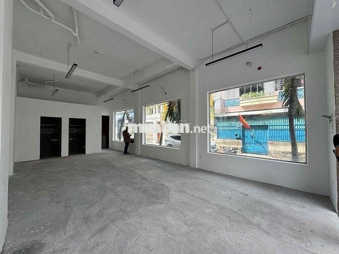 Cho Thuê Mặt Bằng Kinh Doanh Góc 2 Mặt Tiền Ngay Dương Quảng Hàm
