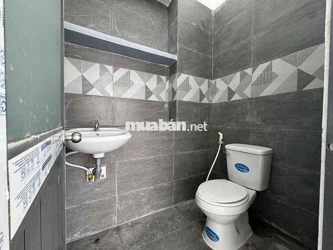 Cho Thuê Mặt Bằng Kinh Doanh Góc 2 Mặt Tiền Ngay Dương Quảng Hàm