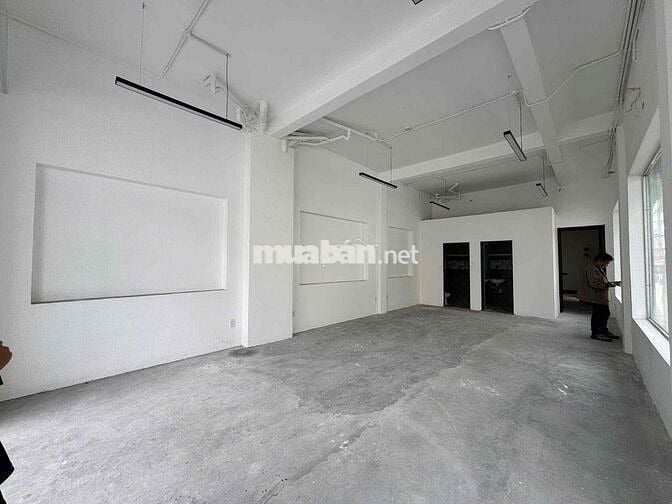 Cho Thuê Mặt Bằng Kinh Doanh Góc 2 Mặt Tiền Ngay Dương Quảng Hàm